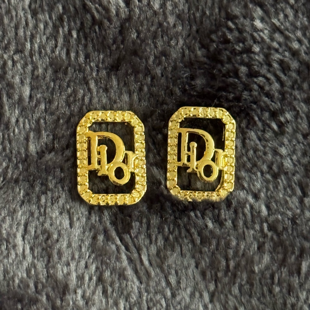 Gold Designer Nail Art ~
